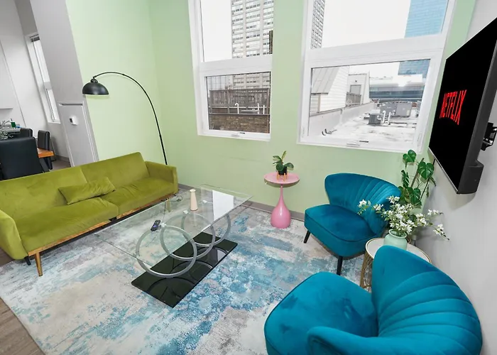 Mccormick Place 2br Oasis With Optional Parking, Patio, Gym For Up To 6 Guests Near Museum Campus, Grant Park & Soldier Field Chicago