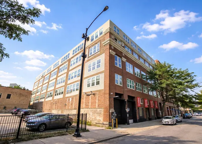 Mccormick Place 2br Oasis With Optional Parking, Patio, Gym For Up To 6 Guests Near Museum Campus, Grant Park & Soldier Field