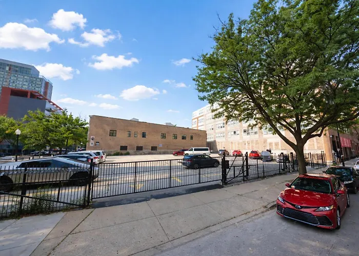 Mccormick Place 2br Oasis With Optional Parking, Patio, Gym For Up To 6 Guests Near Museum Campus, Grant Park & Soldier Field
