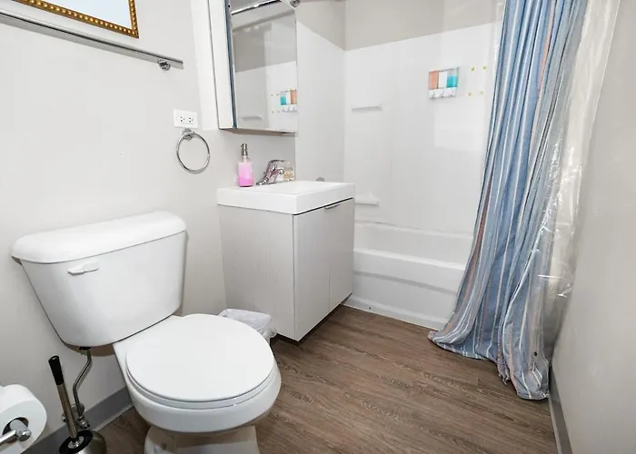 Mccormick Place 2br Oasis With Optional Parking, Patio, Gym For Up To 6 Guests Near Museum Campus, Grant Park & Soldier Field * Chicago