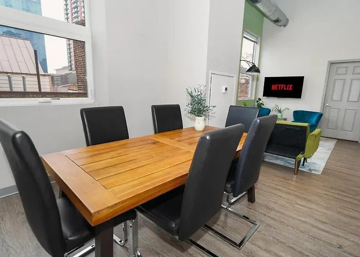 Apartment Mccormick Place 2br Oasis With Optional Parking, Patio, Gym For Up To 6 Guests Near Museum Campus, Grant Park & Soldier Field *