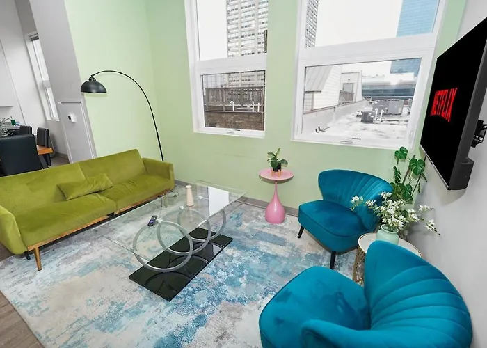 Mccormick Place 2br Oasis With Optional Parking, Patio, Gym For Up To 6 Guests Near Museum Campus, Grant Park & Soldier Field Chicago